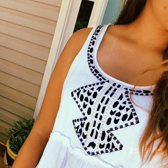 White Embroidered Tank Top - Picture 3 of 4